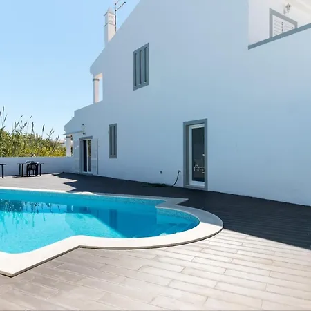 Akivillas Oura Targa וילה אלבופיירה